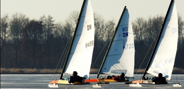 NK DN ijszeilen op Tjeukemeer