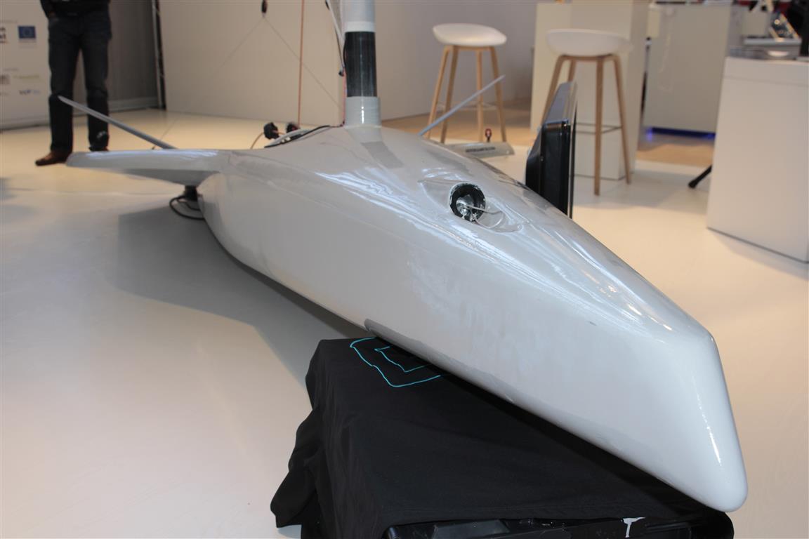 Zeilboot Eenpersoons qconcepts presenteert vliegende 233 233 npersoons zeilboot op Zeilboot Eenpersoons qconcepts presenteert vliegende 233 233 npersoons zeilboot op