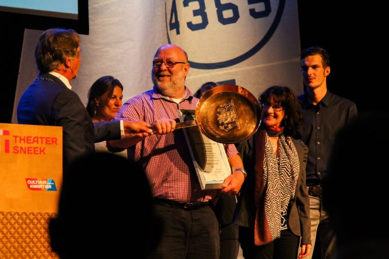 Pan schipper Beer geëerd op de Sneekweek