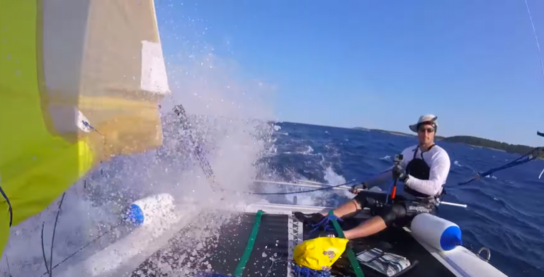 Op een open catamaran van Slovenië naar Griekenland