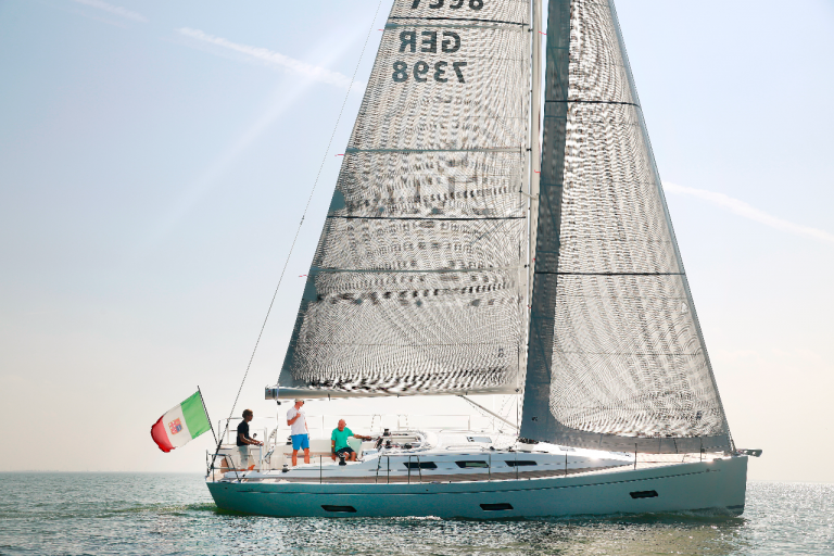 Italia Yachts 12.98: volbloed