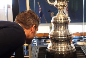 Simeon Tienpont bekijkt de America's Cup