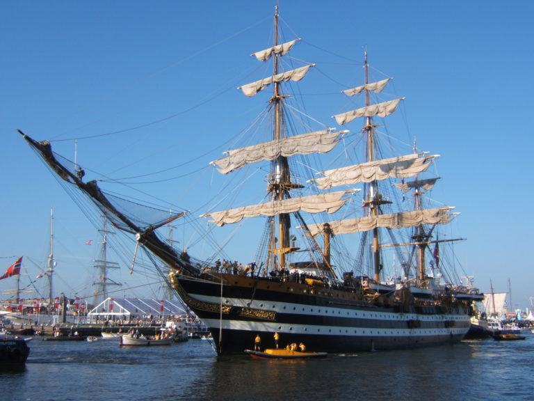 Bezoek driemaster Amerigo Vespucci in Amsterdam
