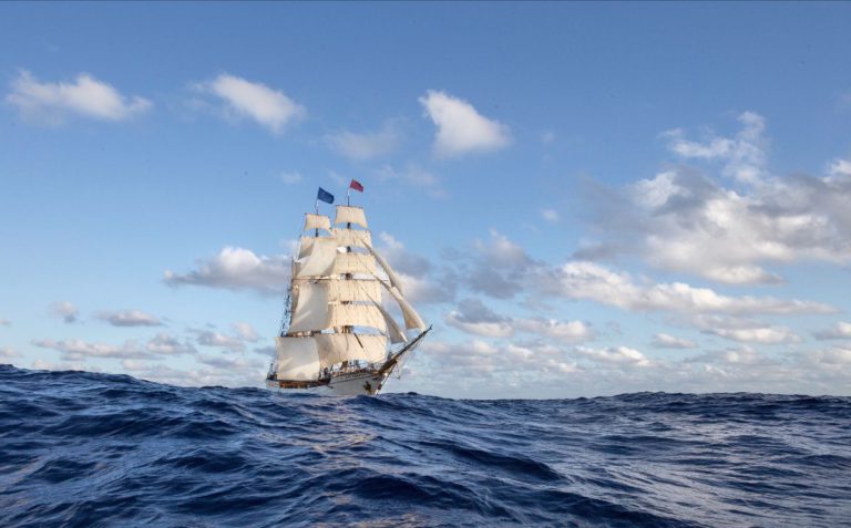 Bark Europa zeilt non-stop 9000 zeemijlen (70 dagen) naar Nederland