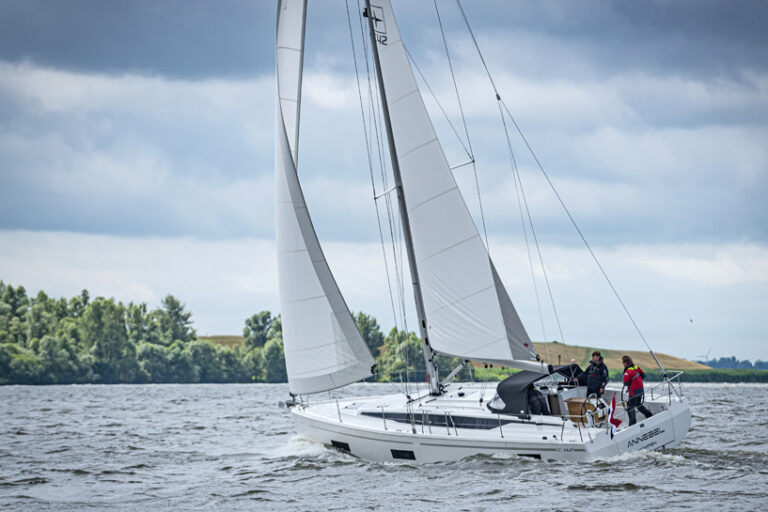 Bavaria C42