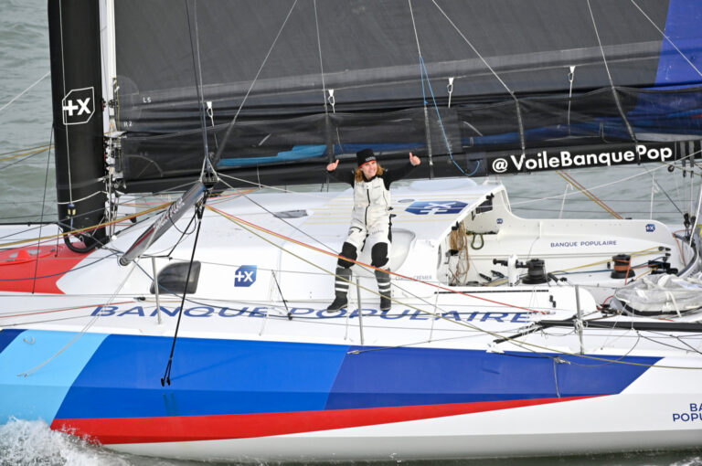 Clarisse Cremer breekt snelheidsrecord Ellen MacArthur