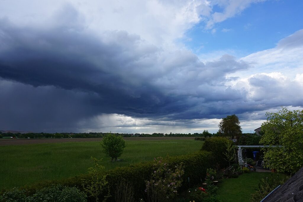 Cumulonimbus arcus