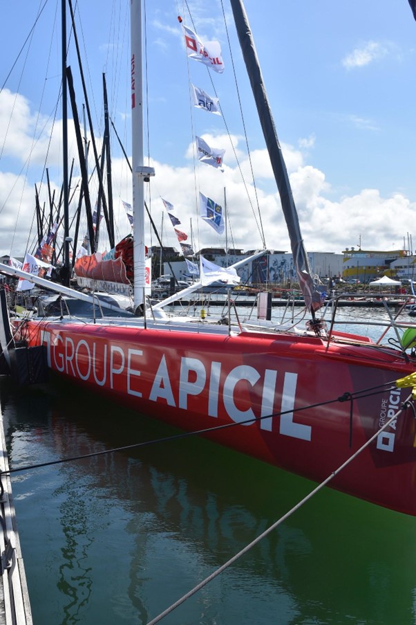 IMOCA in de haven van Les Sables-d'Ollonne