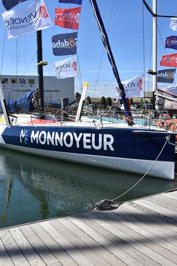 IMOCA in de haven van Les Sables-d'Ollonne