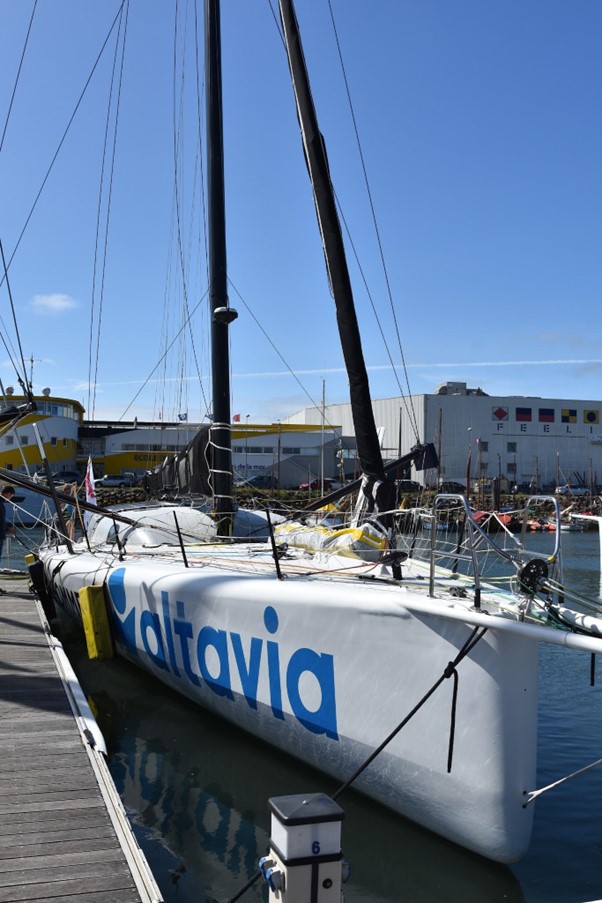 IMOCA in de haven van Les Sables-d'Ollonne