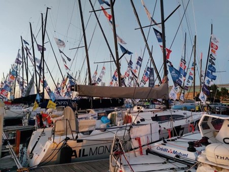 Sailmon JR in de haven van Cherbourg voor de start van de Drheam Cup