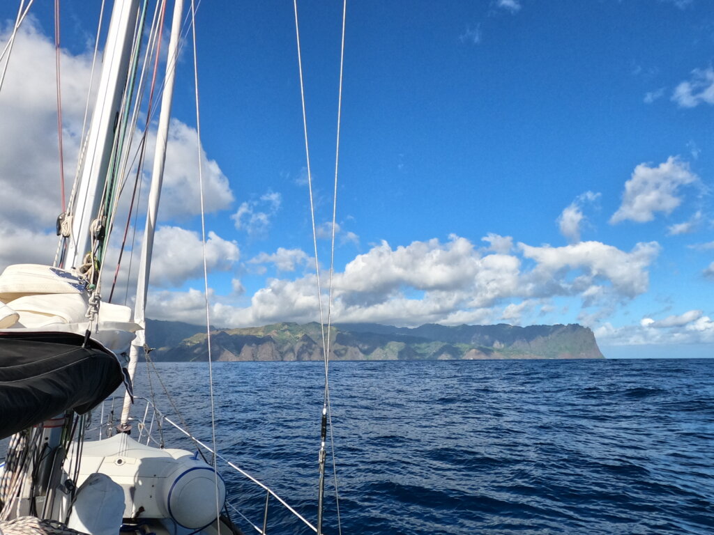 Pikkenbaai: Fatu Hiva in zicht