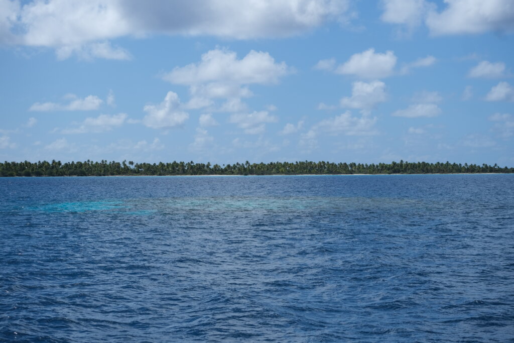 Bommie in zicht bij atol Makemo