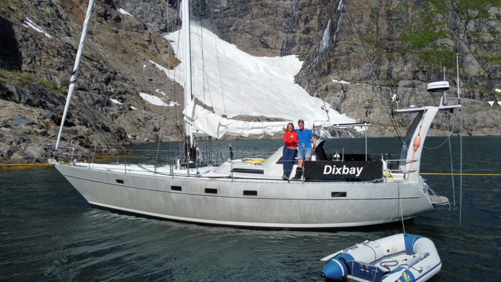Dixbay voor anker bij een gletsjer