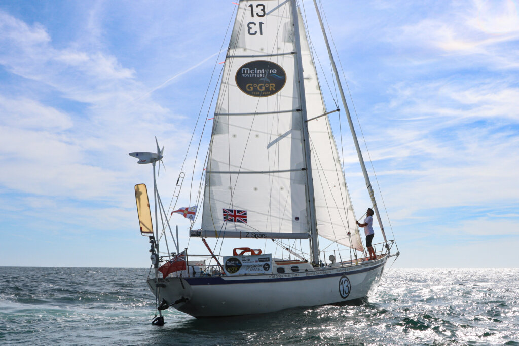 Guy Waites kampt met eendenmosselen aan zijn onderwaterschip