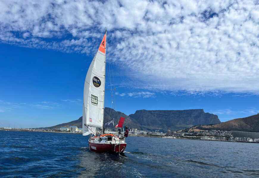 golden globe race de eerste zeiler is kaapstad gepasseerd