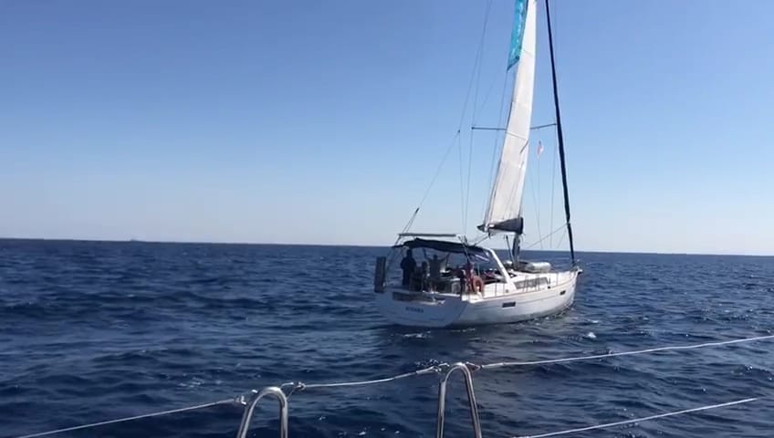 Aan het einde van een week charteren danst iedereen door de boot