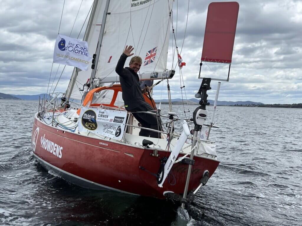 Simon Curwen bij het media drop off punt in Hobart