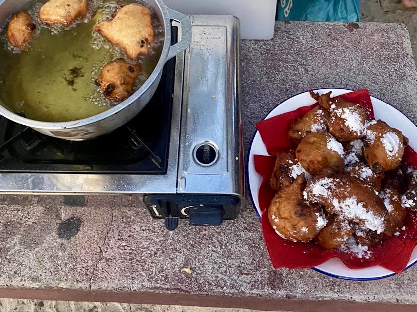 Oliebollen met rumrozijnen