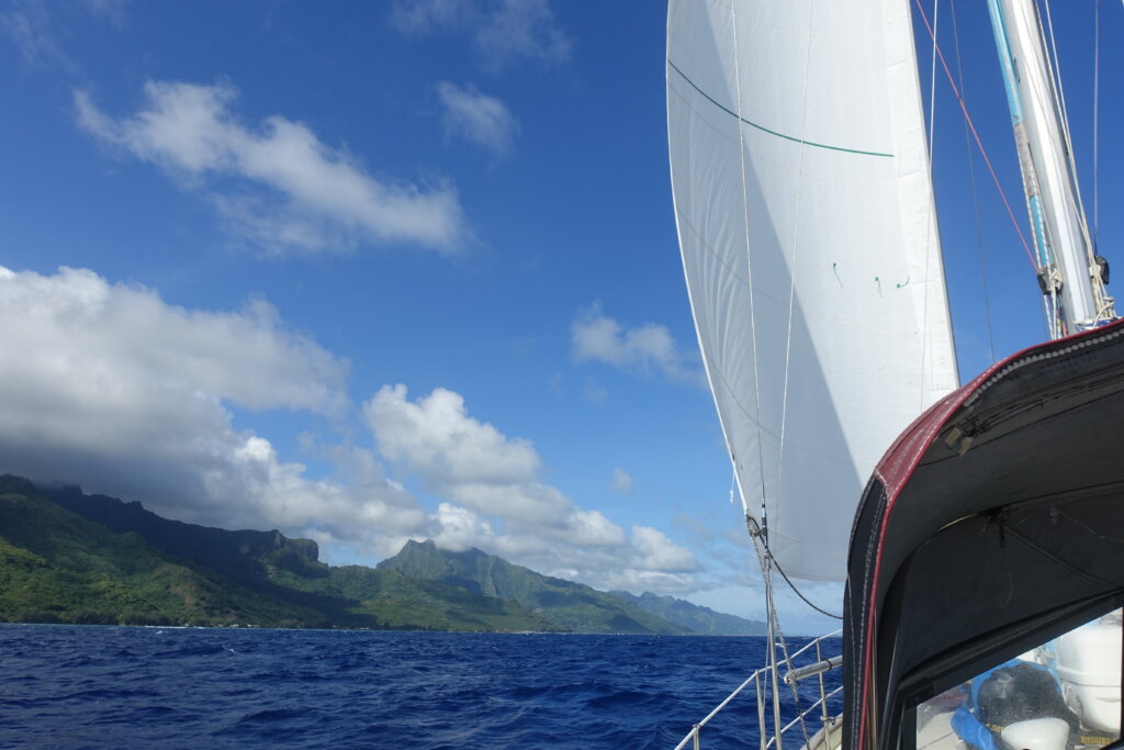 Champagnezeilen: op het voorzeil naar Moorea