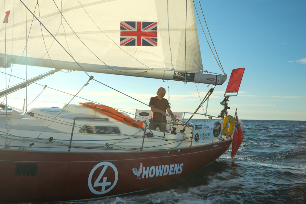 Simon Curwen koerst in week 29 in de Golden Globe Race onverminderd door