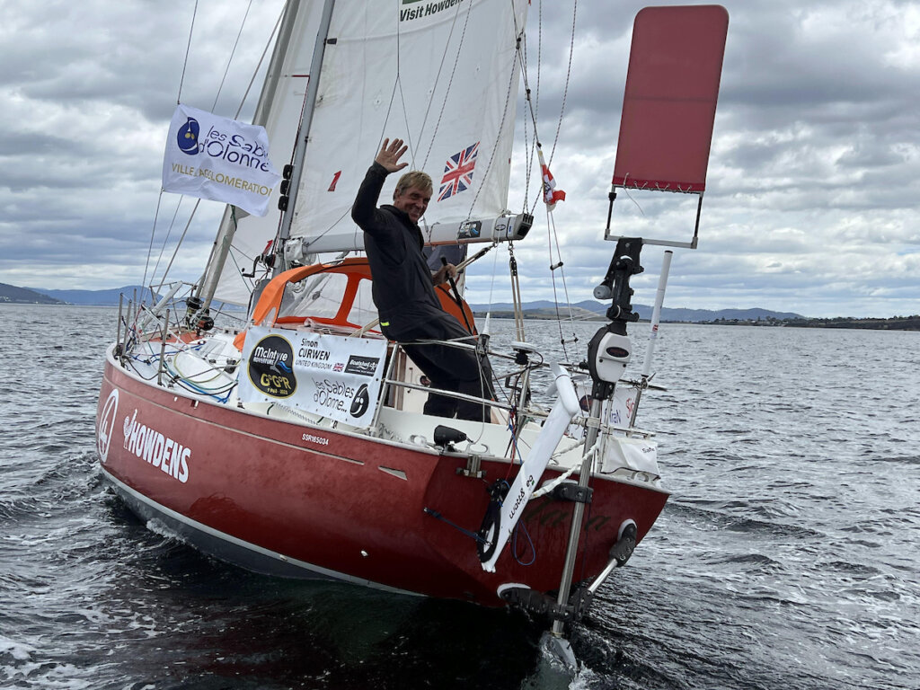 De finish van Simon Curwen in de Golden Globe Race