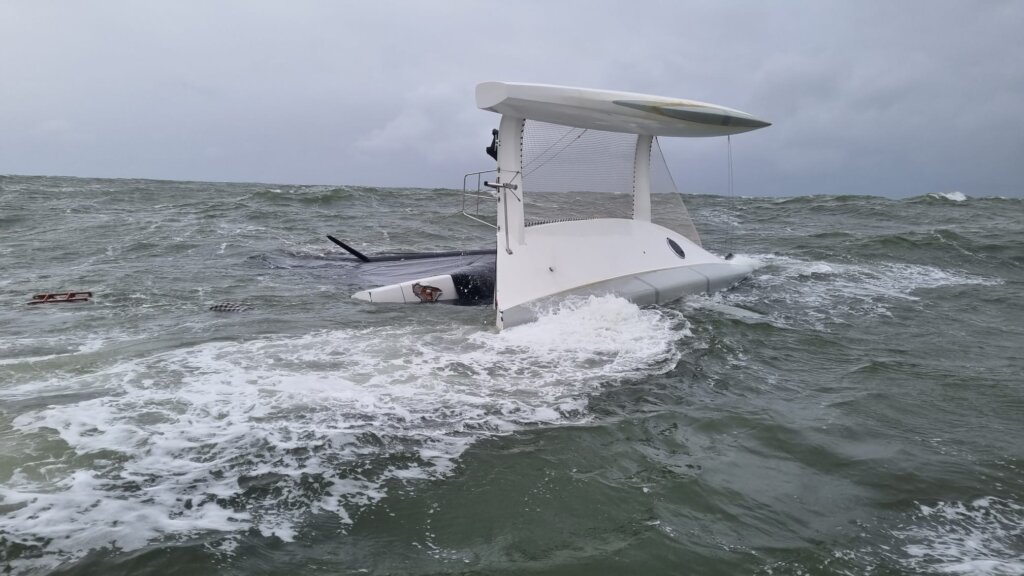 omgeslagen zeiljacht terschelling