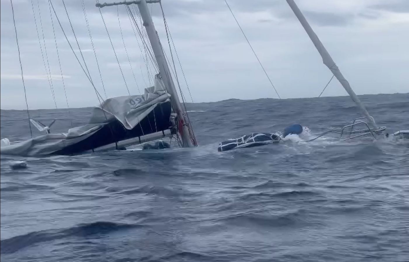 Arcona 460 sinks after rudder failure in the Pacific Ocean